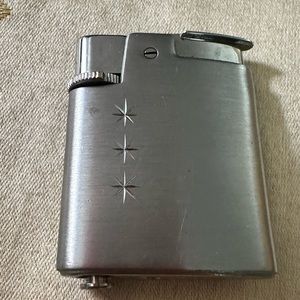 Vintage Ronson Oval Chrome Flint & Gas Lighter. Made in England.